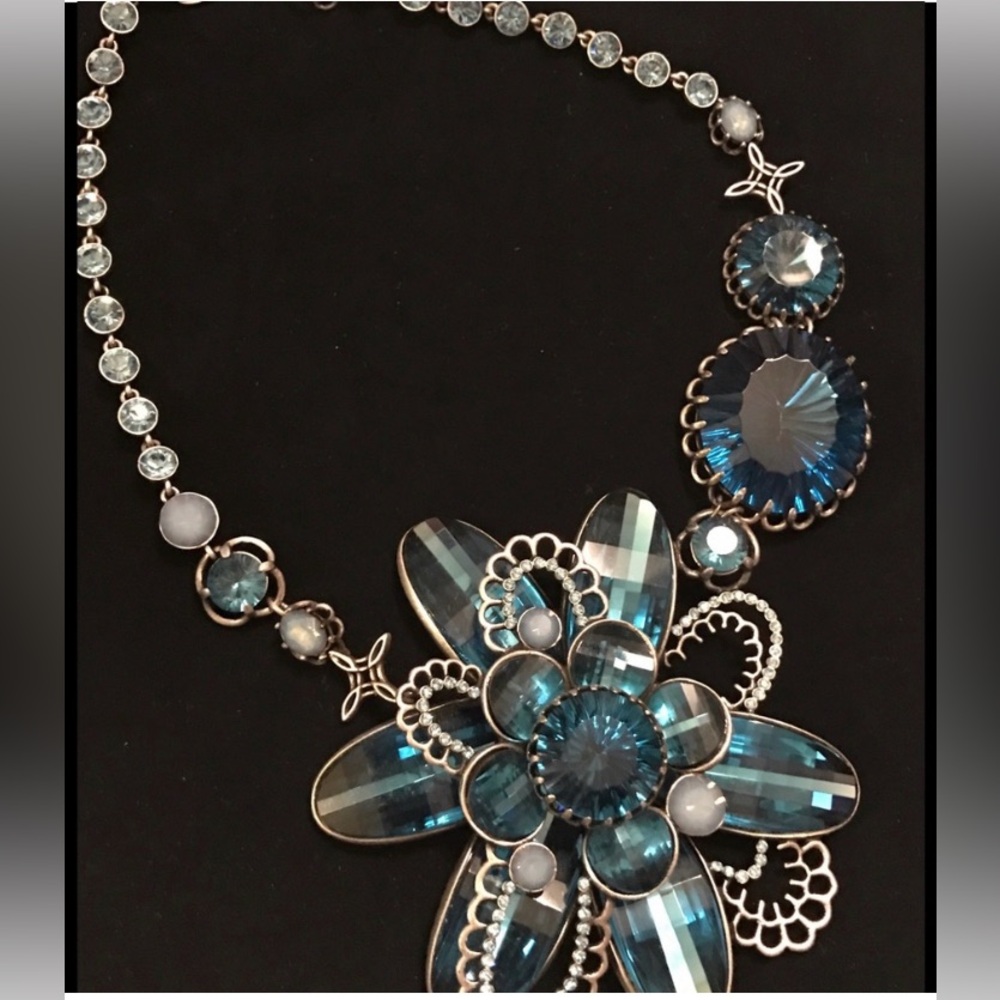 GIVENCHY HAUTE COUTURE CRYSTAL
COLLAR NECKLACE 1990’s